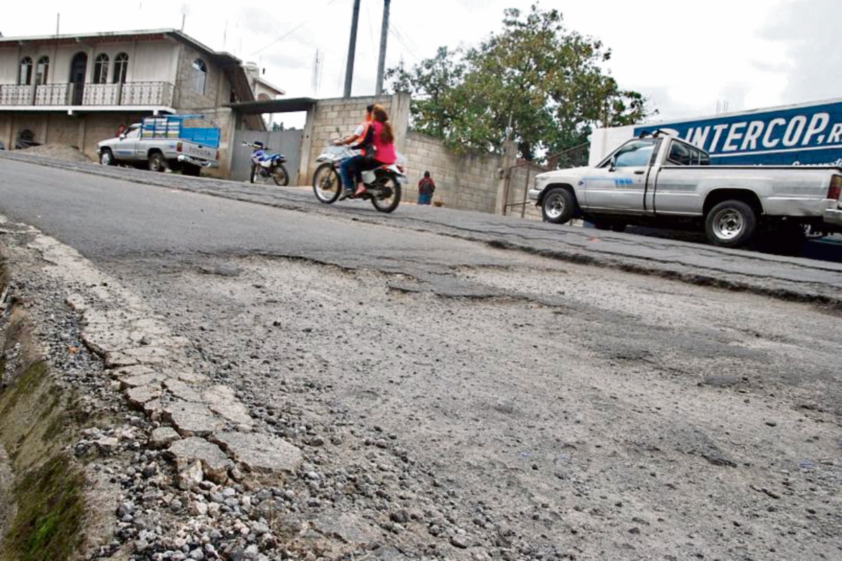 baches en  la Ruta del Paisaje  se  agrandan y hay riesgo de que se conviertan en zanjones.