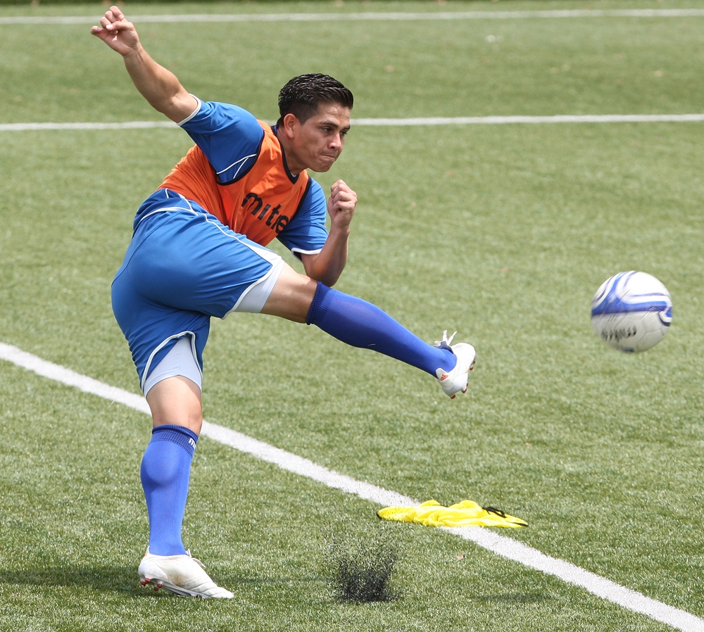 El delantero salvadoreño Rodolfo Zelaya recibió una oferta de un equipo de Catar. (Foto Prensa Libre: Hemeroteca PL)