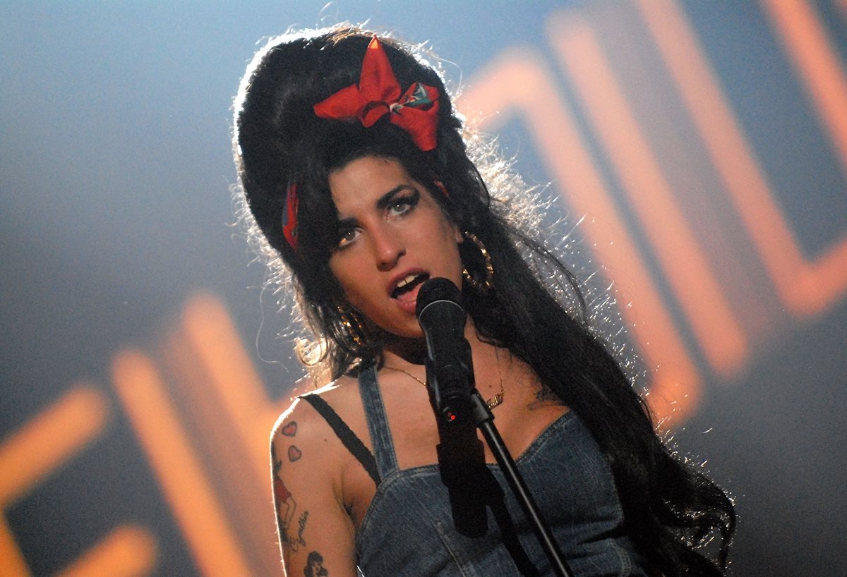 Amy Winehouse se mantiene en su música y el recuerdo de sus seguidores. (Foto Prensa Libre: AP)