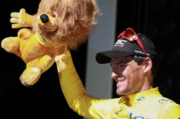El belga Greg Van Avermaet es el nuevo líder del Tour de Francia. (Foto Prensa Libre: AFP)