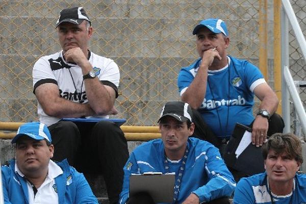 Iván Franco Sopegno fue siempre acompañado por Willy Coito Olivera -derecha-, quien será el encargado del equipo crema a partir del próximo torneo Apertura. (Foto Prensa Libre: Hemeroteca PL)