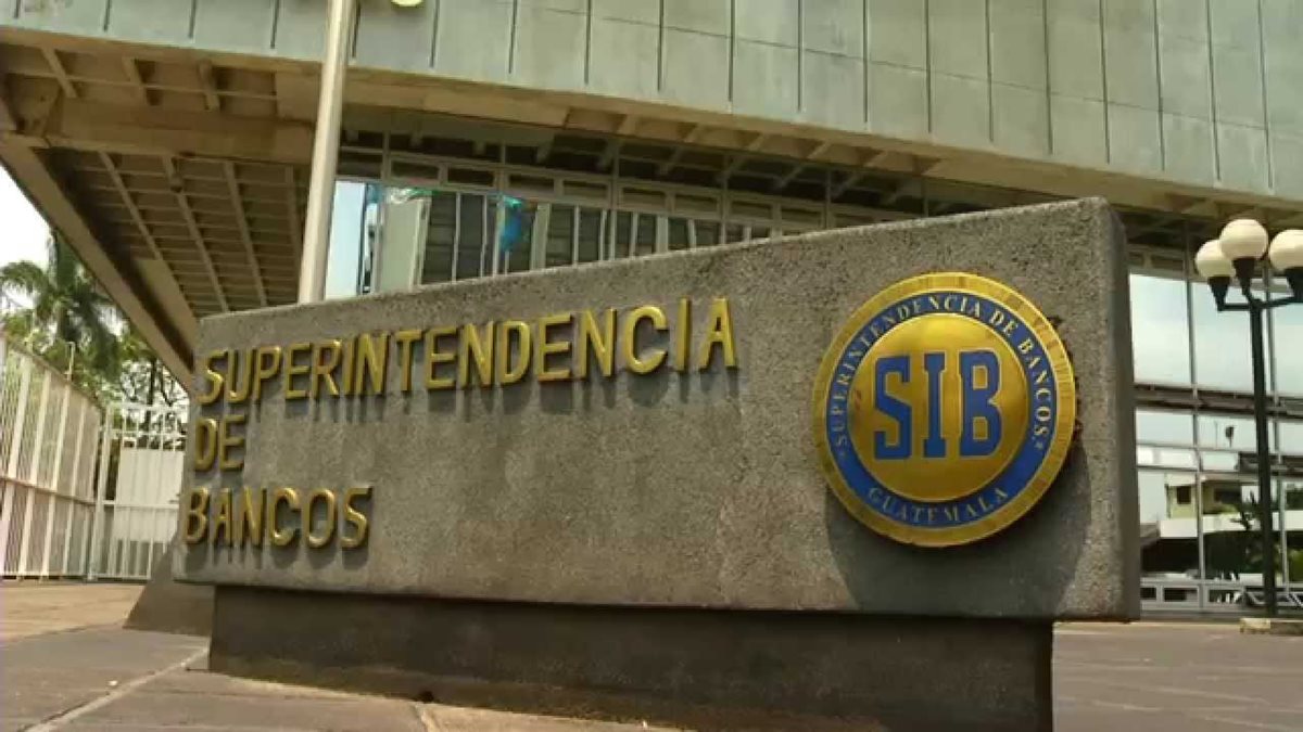 En la Superintendencia de Bancos se puede solicitar el historial privado. (Foto Prensa Libre: Hemeroteca PL)