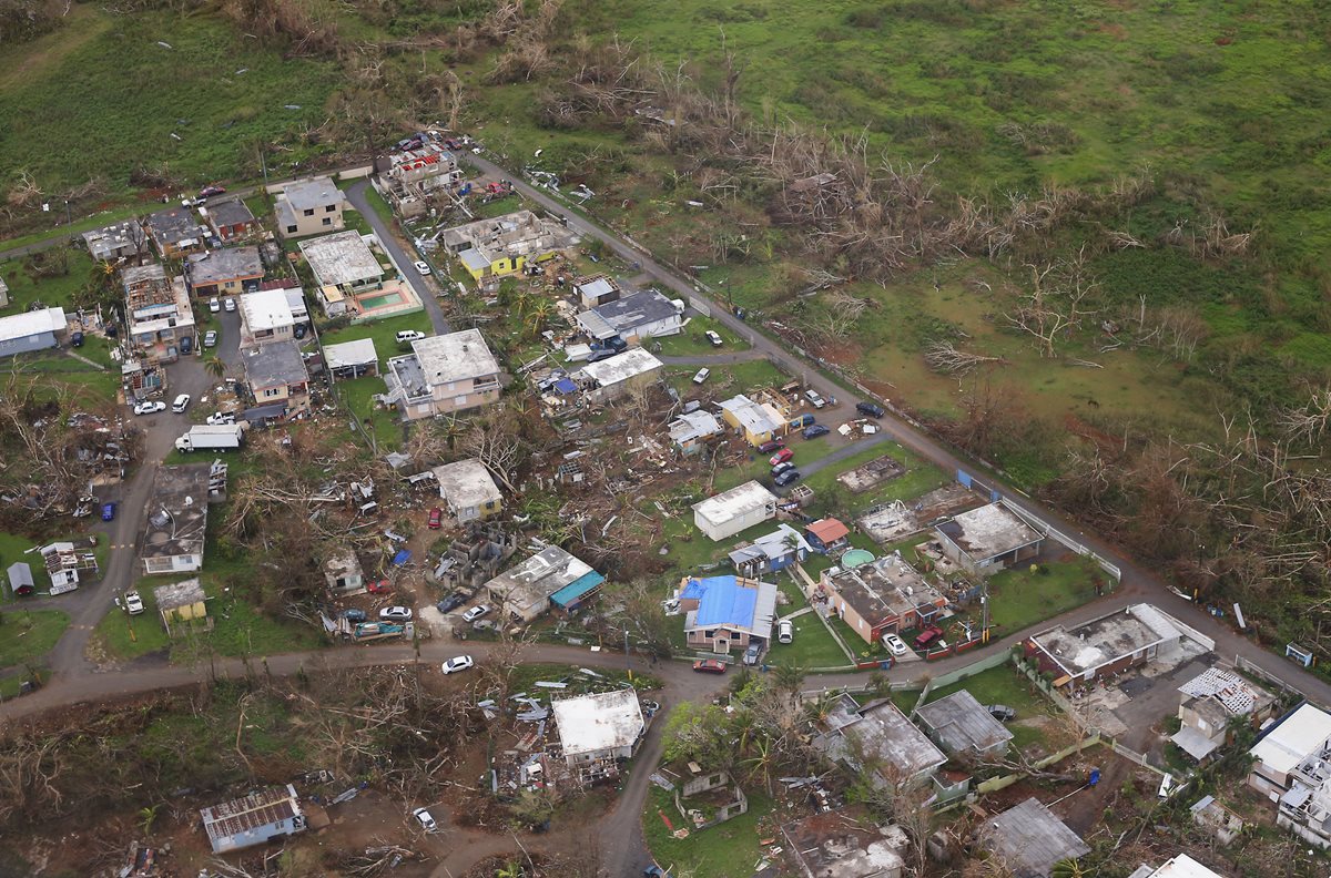 PRC36. TOA BAJA (PUERTO RICO), 30/09/2017.- Fotografía de residencias afectadas por el huracán María, durante un sobrevuelo de la Guardia Costera de Puerto rico en un helicóptero MH60. (Prensa Libre Foto: EFE/Thais Llorca)