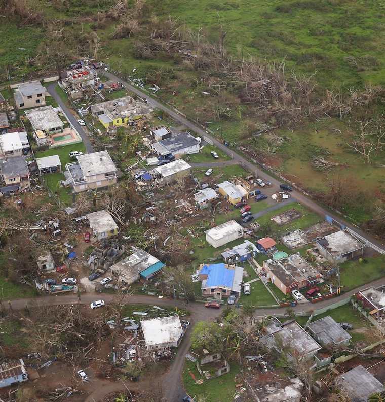 PRC36. TOA BAJA (PUERTO RICO), 30/09/2017.- Fotografía de residencias afectadas por el huracán María, durante un sobrevuelo de la Guardia Costera de Puerto rico en un helicóptero MH60. (Prensa Libre Foto: EFE/Thais Llorca)