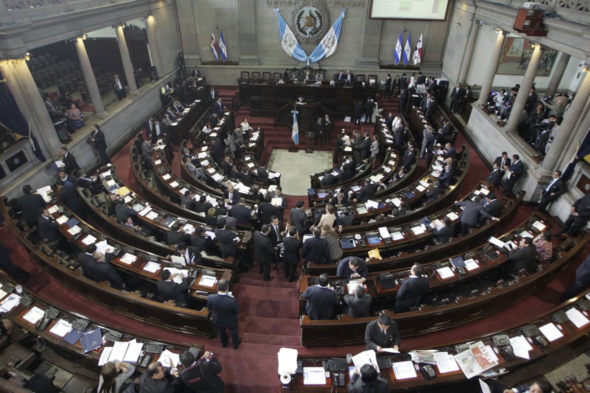Congreso conoció diversos proyectos de ley y aprobó el que beneficia a clases pasivas. (Foto Prensa Libre: Edwin Bercián)