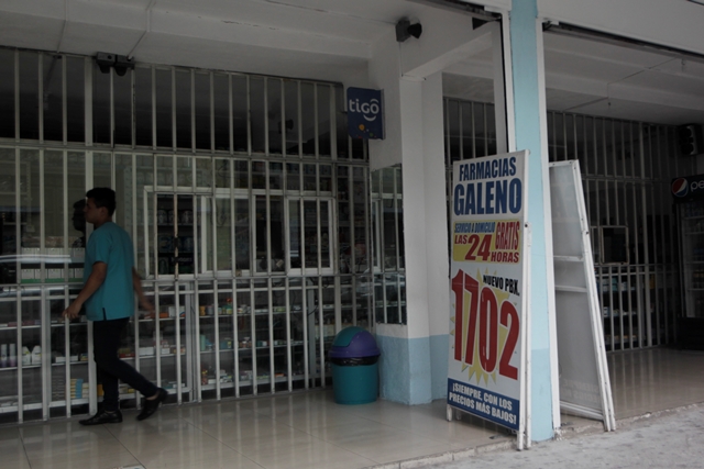 Sucursal de Farmacias Galeno ubicada en la 7a. avenida y 15 calle de la zona 1. (Foto Prensa Libre: Edwin Bercián)