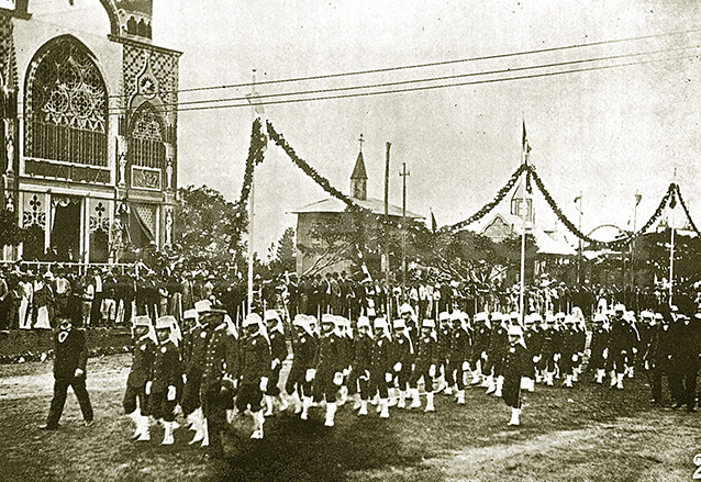 Uno de los desfiles que se realizaban en las Fiestas Minervalias a principios del siglo XX. (Foto: Hemeroteca PL)