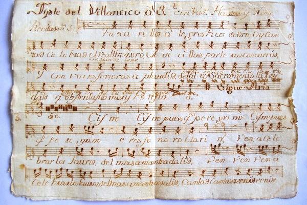 Partitura de villancico a tres voces, con violines, flauta y trompeta. (Foto Prensa Libre Cortesía: ARCHIVO HISTÓRICO ARQUIDIOCESANO)