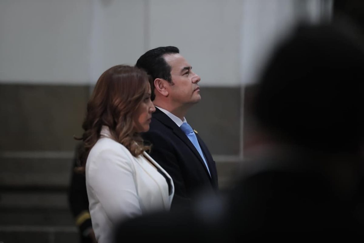 Jimmy Morales y su esposa, Patricia Marroquín participan del Te Deum, en la Catedrál Metropolitana. (Foto Prensa Libre: Juan Diego González)
