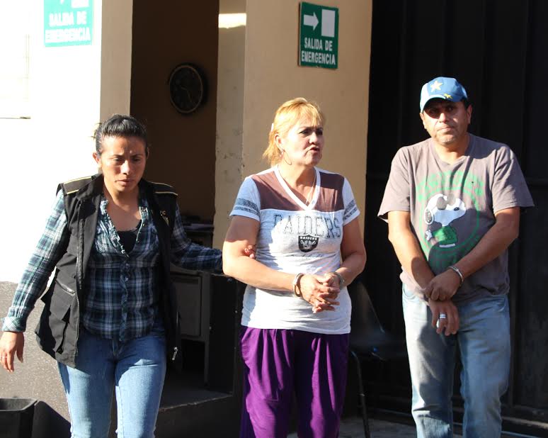 Dos personas fueron detenidas por tener a un recién nacido con alerta de desaparecido. (Foto Prensa Libre: PNC)