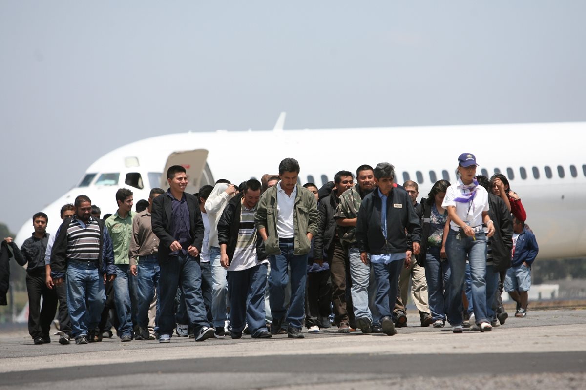 Entre noviembre 2014 y junio 2015 fueron retornadas a Guatemala 226 personas según migración. (Foto Prensa Libre: Hemeroteca PL)