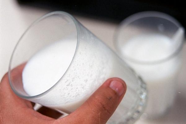 La leche es uno de los alimentos más ricos en calcio y vitamina D.