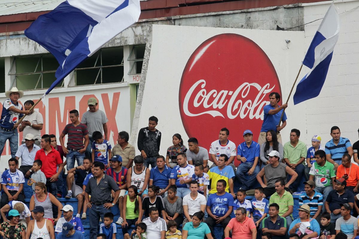 Los aficionados de Suchitepéquez disfrutaron el triunfo 2-1 frente a Comunicaciones. (Foto Prensa Libre: Omar Méndez)