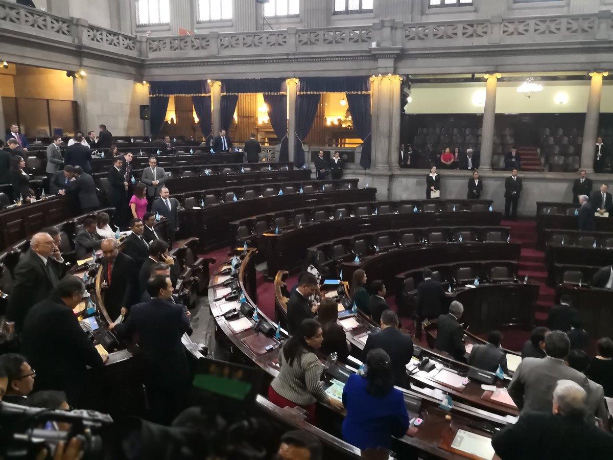 El pleno del Congreso discutió en primer debate la iniciativa que busca reformas a la Ley en Materia de Antejuicios. (Foto Prensa Libre: Carlos Álvarez)
