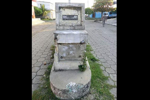 El monumento al ciclista Edín Roberto Nova, de Monjas, Jalapa, ubicado en la calzada con el mismo nombre, está maltratado.