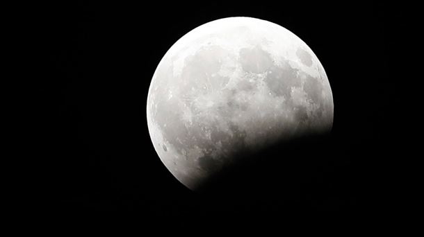 Eclipse lunar de agosto del 2017, visto desde Irán. (Foto Prensa Libre:EFE)