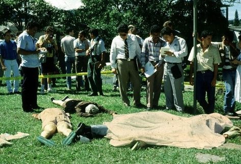 Sacerdotes Jesuitas asesinados en El Salvador, durante guerra civil. (Foto Prensa Libre: AP)