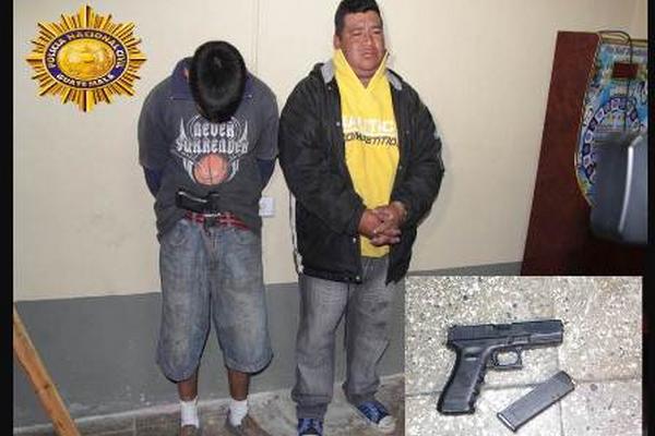 Hugo René Yoc Cazún, de 34 años y un menor de 16 fueron capturados por portación de arma ilegal. (Foto Prensa Libre: cortesía PNC)