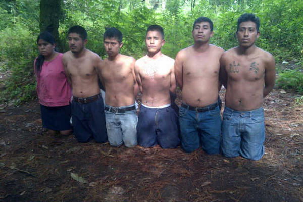 El 16 de julio del 2014 fueron capturados los integrantes de la banda de secuestradores los Psicópatas, en un área montañosa de Zaragoza, Chimaltenango. (Foto Prensa Libre: Hemeroteca PL)