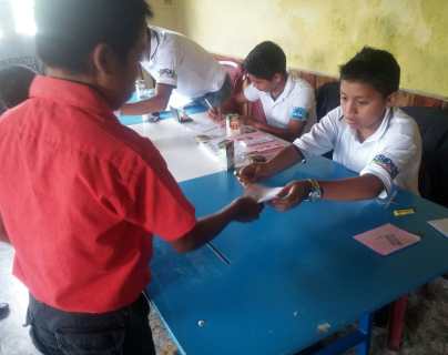 Efectúan elecciones infantiles en San Juan Chamelco