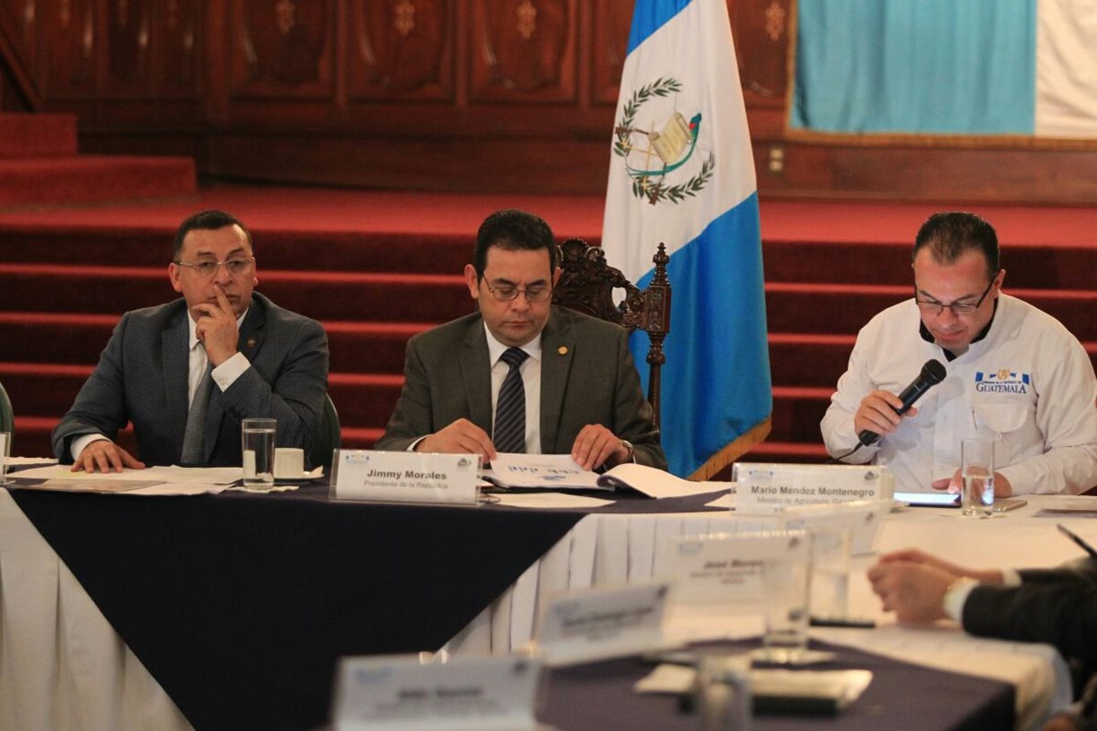 El presidente Jimmy Morales, encabeza el Gabinete Urbano y Rural, en el Palacio Nacional de la Cultura. (Foto Prensa Libre: Esbin García)