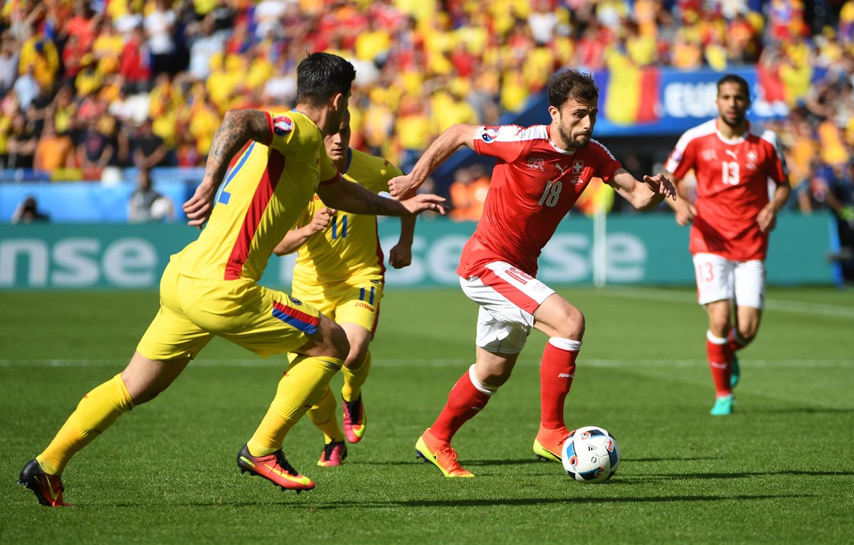 Rumania y Suiza empataron 1-1 en el segundo partido de la jornada de este miércoles en la Eurocopa. (Foto Prensa Libre: EFE)