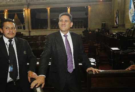 Roberto Alejos,   precandidato  del Movimiento   Todos.