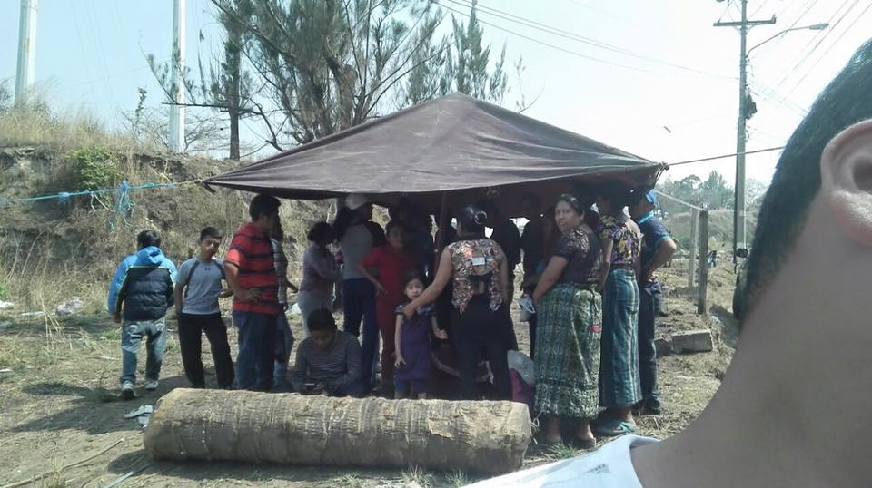 Al menos 30 personas han invadido terrenos en Mixco desde hace una semana. (Foto Prensa Libre: Municipalidad de Mixco)