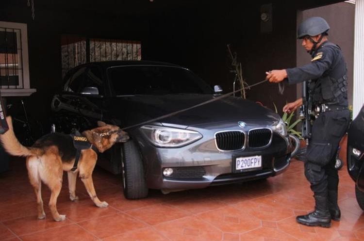 En los allanamientos de febrero se encontraron vehículos de diferentes marcas. (Foto Prensa Libre: Cortesía PNC)