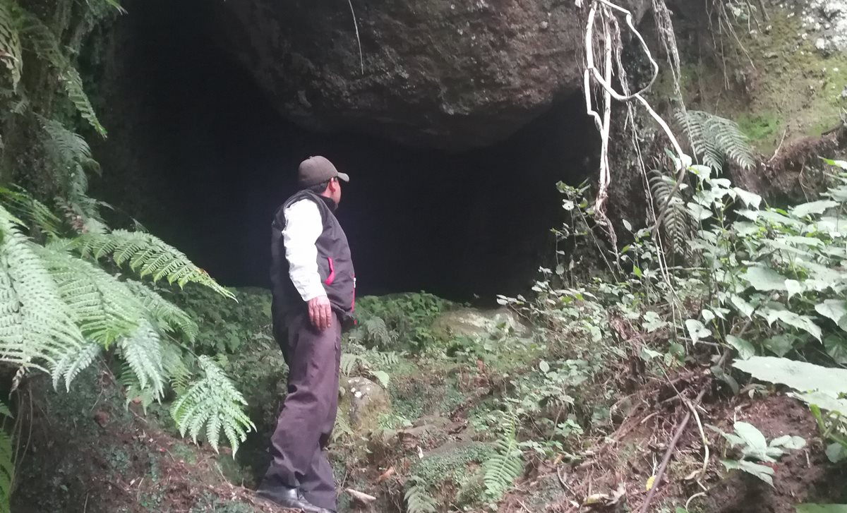 Entrada a la Cueva de Tecún Umán, en el Valle de Palajunoj, Quetzaltenango. (Foto Prensa Libre: Fred Rivera)