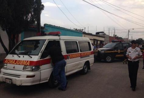Una mujer fue asesinada este jueves en el interior de su vivienda en colonia Enriqueta, Villa Nueva. (Foto Prensa Libre: CBV)
