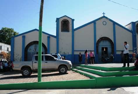 Iglesia del religioso Rolando Hernández, quien pastorea a la población de San Juan Tecuaco, Santa Rosa.