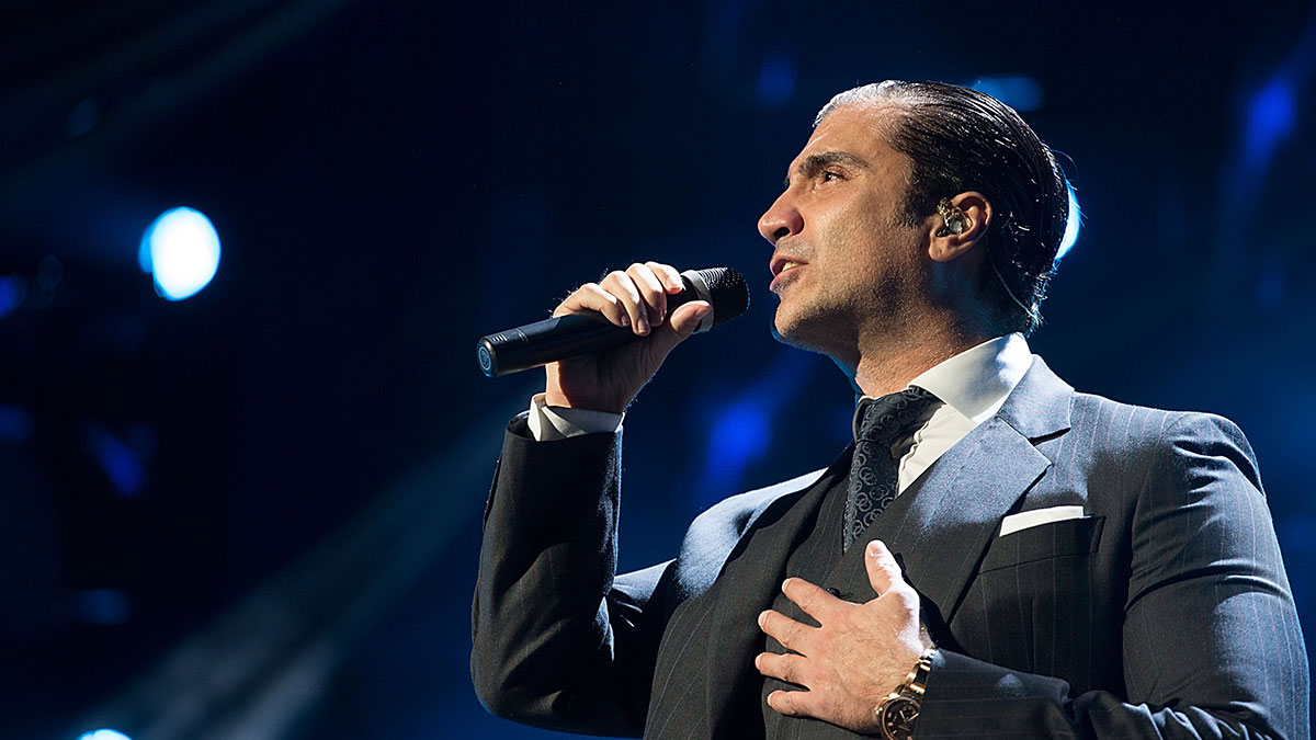El cantante mexicano Alejandro Fernández trabaja con la compañía Infinity para apoyar a otros artistas. (Foto Prensa Libre: AP)