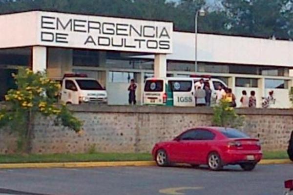 Varios de los heridos fueron trasladados al hospital del IGSS de Mazatenango. (Foto Prensa Libre: Danilo López)<br _mce_bogus="1"/>