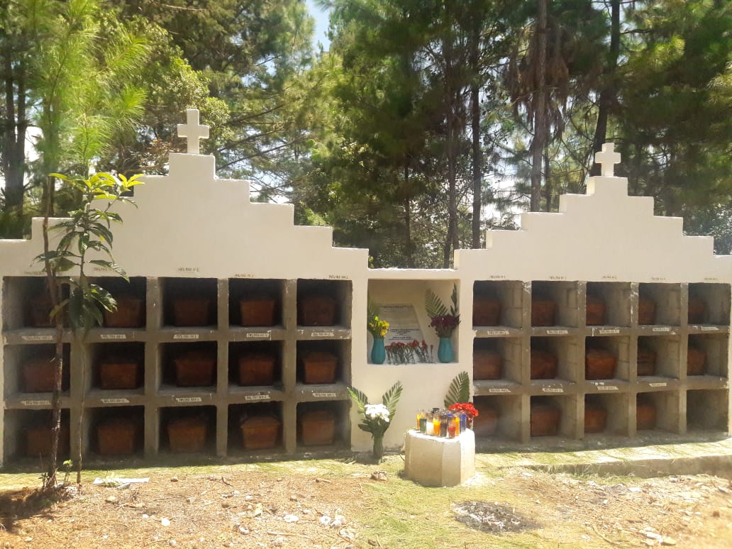 Un mausoleo general fue construido en el cementerio de Vipech, Nebaj, Quiché. (Foto Prensa Libre: Cortesía Ajkemab´ Rech K´aslemal).