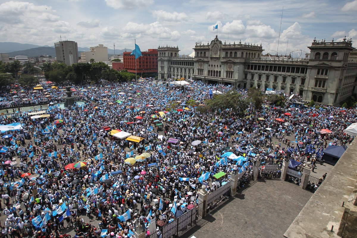 Los guatemaltecos salieron a las calles por 20 semanas consecutivas para expresar su rechazo contra la corrupción. (Foto Prensa Libre: Hemeroteca PL)