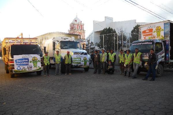 Personal de la comuna de la ciudad de Sololá que  recoge basura.