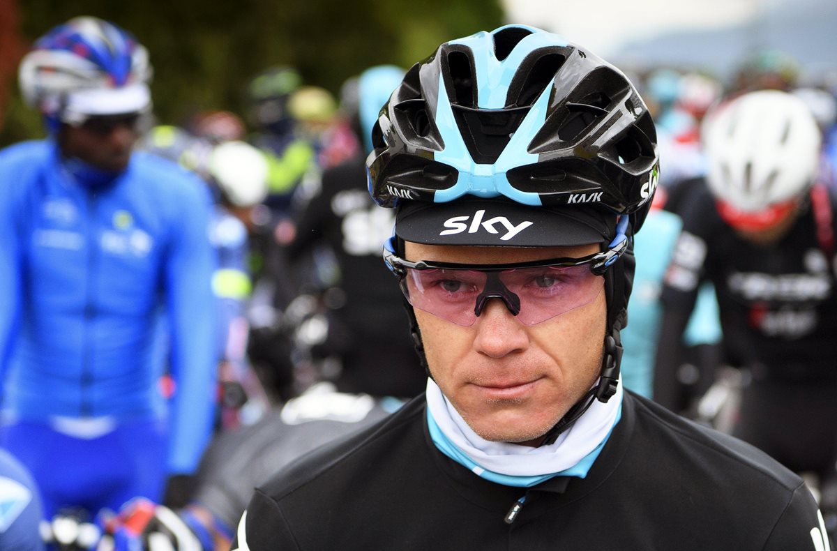 Chris Froome fue embestido por un conductor impaciente. (Foto Prensa Libre: EFE)