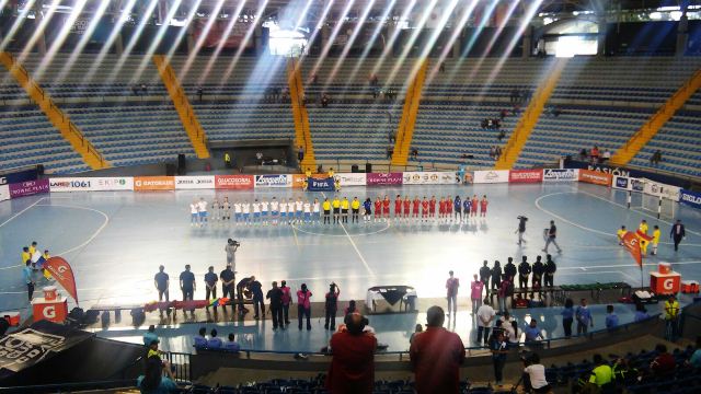 Imagen durante el acto protocolario previo al juego entre España y Rusia. (Foto Prensa Libre: Norvin Mendoza)