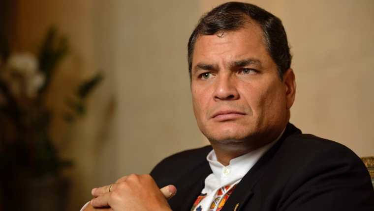 Rafael Correa recordó que Ecuador ha superado la recesión, sin paquetazos, sin masacrar a los más pobres.(Foto Prensa Libre:EFE).
