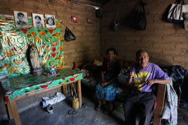 FAMILIAS afectadas por la construcción de la hidroeléctrica Chixoy viven sin electricidad, perdieron familiares en masacres  y aún esperan el resarcimiento.