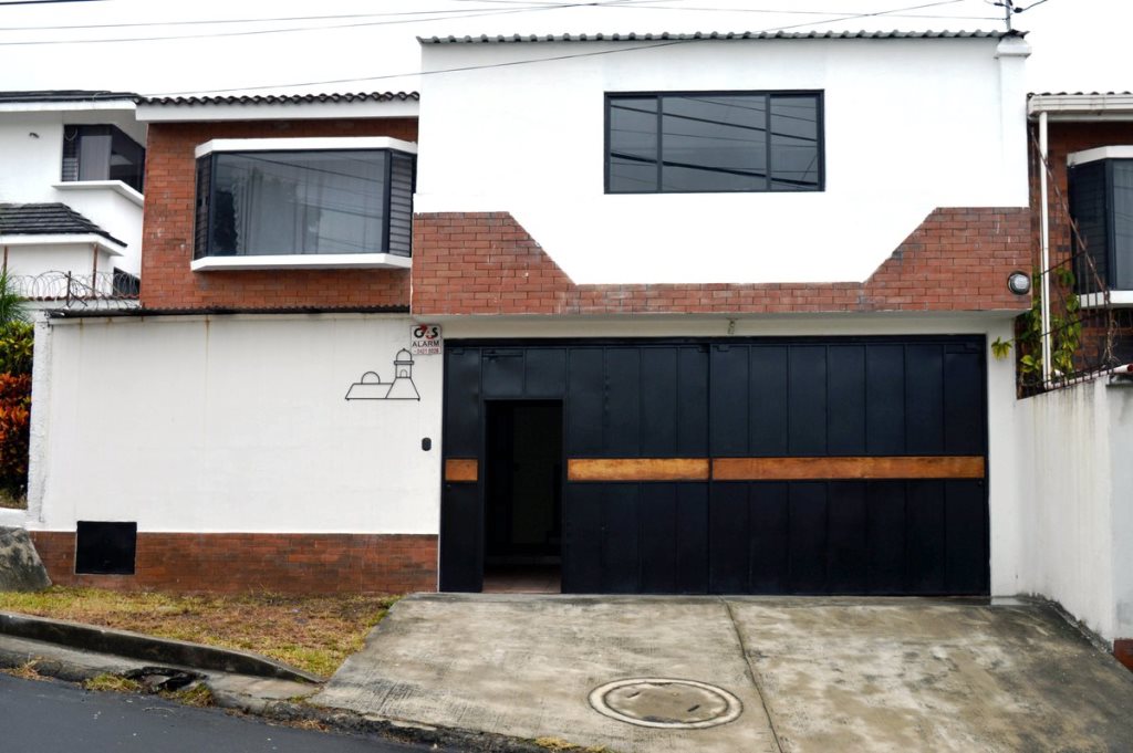 La lujosa casa de Juan Carlos Monzón está ubicada en la zona 8 de Mixco. (Foto Prensa Libre: @PGNguatemala)