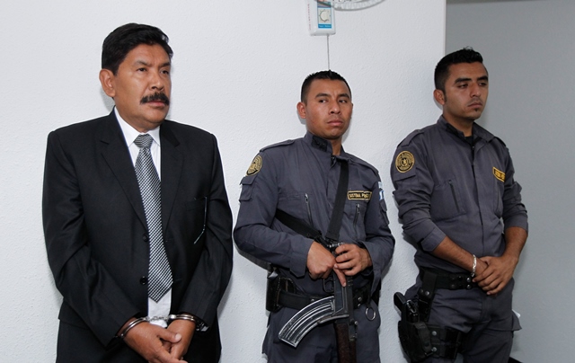Adolfo vivar, exalcalde de Antigua Guatemala, en el Juzgado de Extinción de Dominio. (Foto Prensa Libre: Paulo Raquec)