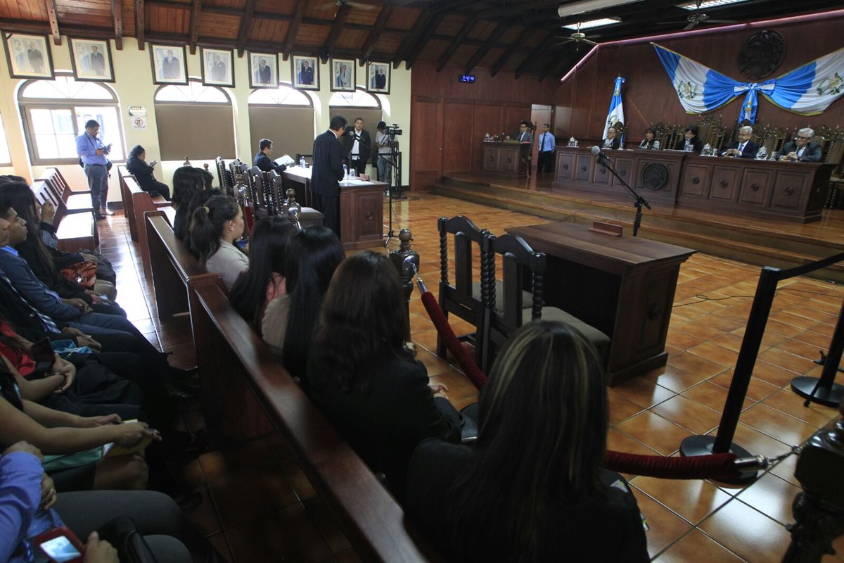 La audiencia se llevó a cabo en la Corte de Constitucionalidad, no llegó el diputado Barquín, solo el Ministerio Público y la CICIG. (Foto Prensa Libre: E. Bercián)