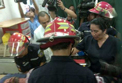 El magnate estadounidense ingresa al hospital de la PNC. (Foto Prensa Libre: Julio Lara)