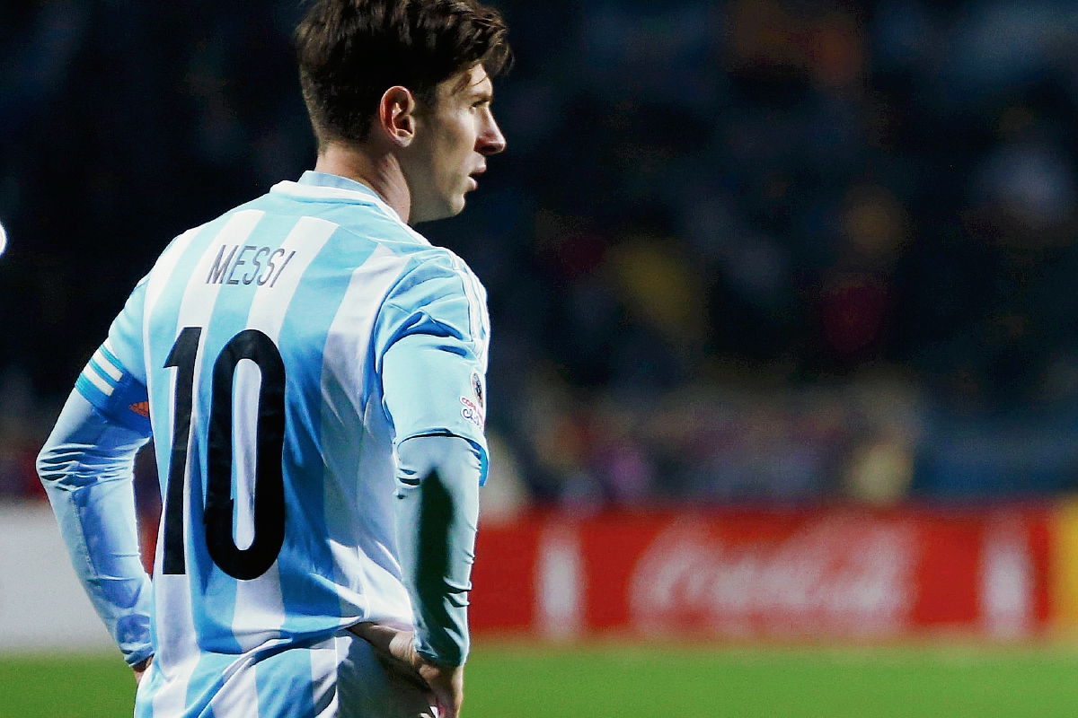 Messi no ha sido protagonista en la Copa América, pero su nombre bastó para salvar de un secuestro a un compatriota. (Foto Prensa Libre: AP)