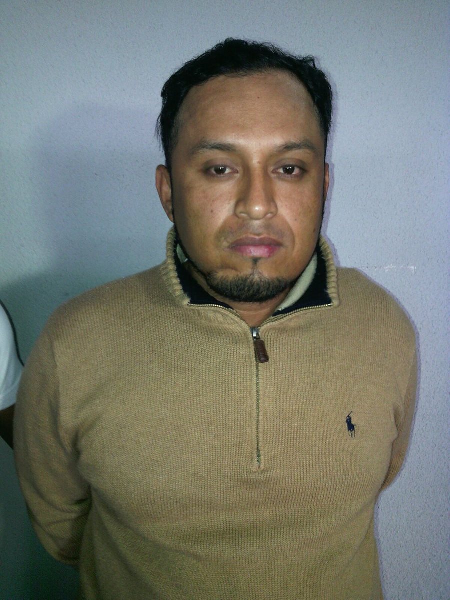 <span style="font-size: 12px;">El taxista fue detenido señalado de asaltar a sus pasajeros ( Foto Prensa Libre: PNC)</span>