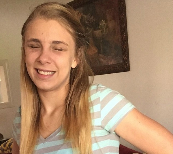 Kaylee Muthart después del "sacrificio" de arrancarse los ojos. (Foto Prensa Libre: Daily Mail).