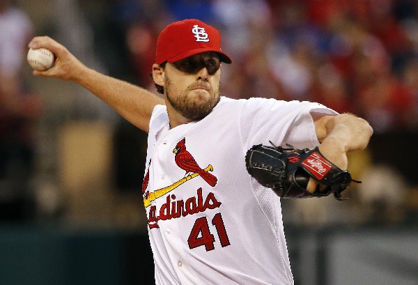 El lanzador John Lackey firmó contrato con los Cachorros de Chicago por dos años y US$32 millones. (Foto Prensa Libre: AP)
