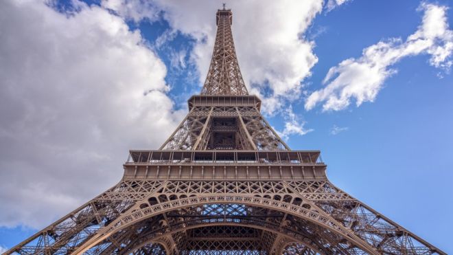 ¿Cómo la Torre Eiffel sobrevivió 128 años si solo fue construida para estar en pie dos décadas?